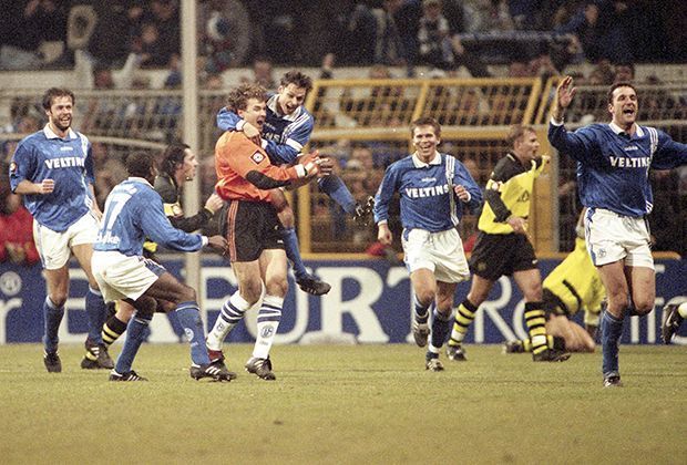 
                <strong>Zahl zum Revier-Derby: 2</strong><br>
                Beim 2:2 am 19. Dezember 1997 erzielt Jens Lehmann das erste Bundesliga-Tor eines Torwarts aus dem Spiel heraus. Er trifft in der 90. Minute per Kopf.
              