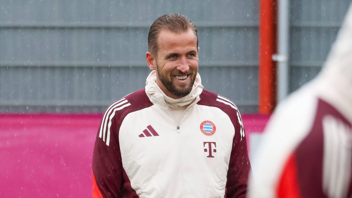 Harry Kane (FC Bayern Muenchen, 09) beim Training im Regen, lachend, lacht, Abschlusstraining, FC Bayern Muenchen, Fussball, UEFA Champions League, 1. Spieltag, Saison 24 25, 16.09.2024, Abschlusst...