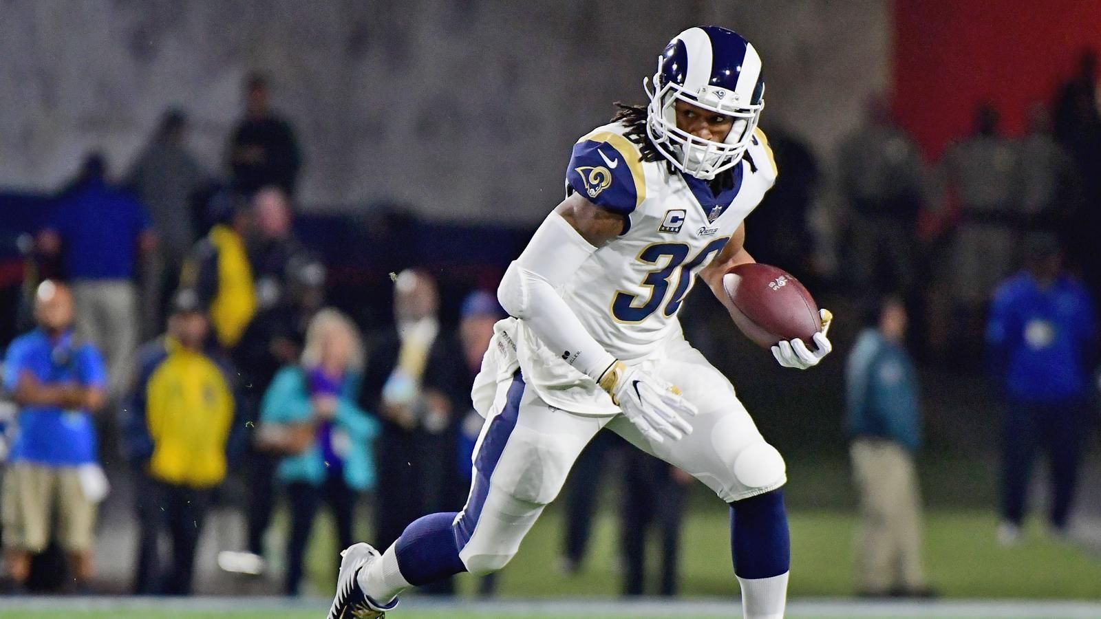 
                <strong>Platz 7: Todd Gurley (Los Angeles Rams)</strong><br>
                Quote: 20/1Gurley ist der einzige Running Back in dieser Liste. Als nächster Nicht-Quarterback folgt Ezekiel Elliott auf Platz 14.
              