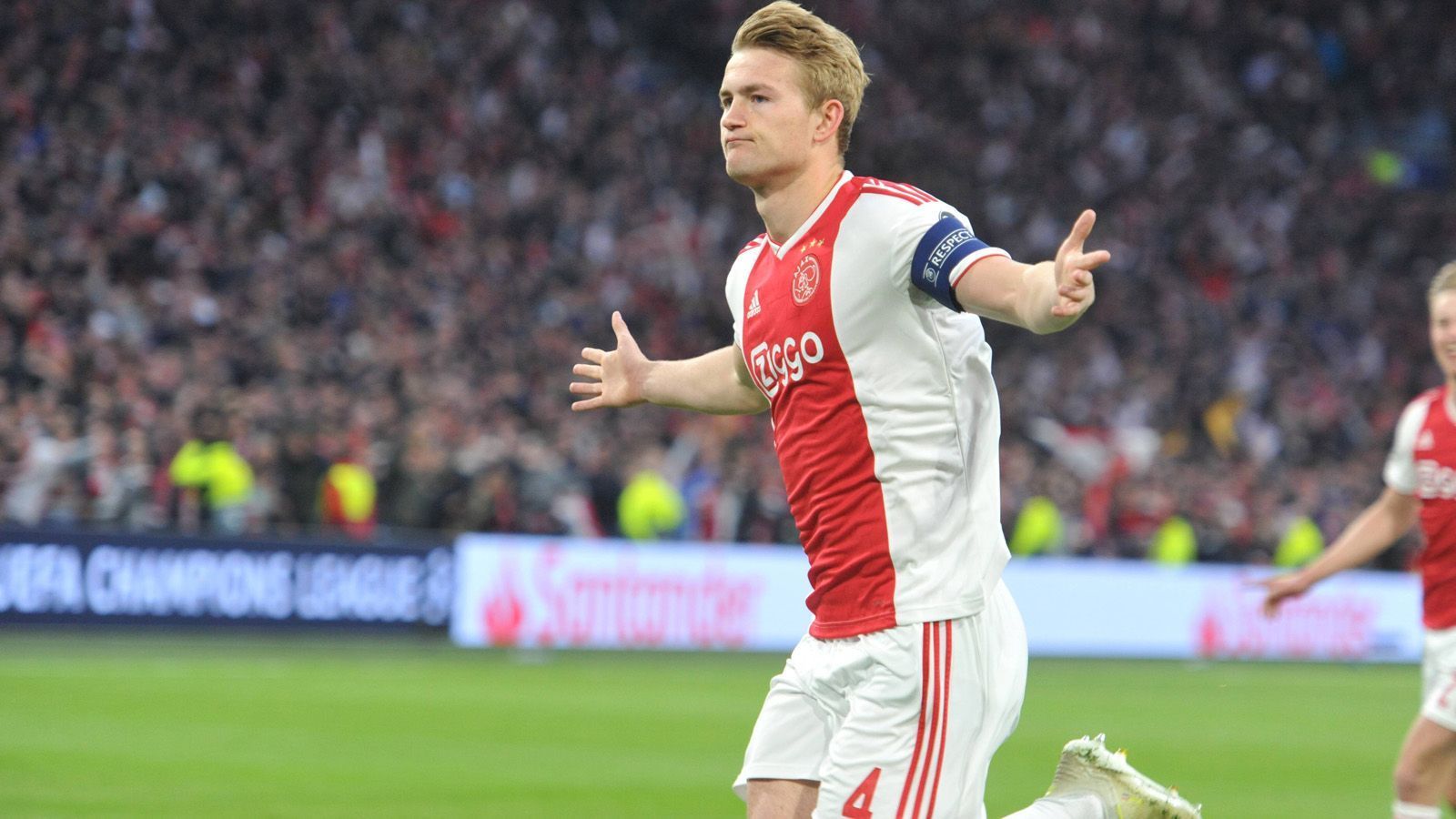 
                <strong>Matthijs de Ligt (Ajax Amsterdam)</strong><br>
                Sorgt für die frühe Führung in der 5. Minute, als er sich beim Eckball gut von Trippier löst und die Flanke zum 1:0 ins lange Eck einköpft. Mit 19 Jahren abgeklärt und mit gutem Stellungsspiel. Wirft sich in der 62. Minute stark in den Schuss von Lucas. Unglücksrabe beim 2:3, als der Jungstar unglücklich abfälscht. ran-Note: 2
              