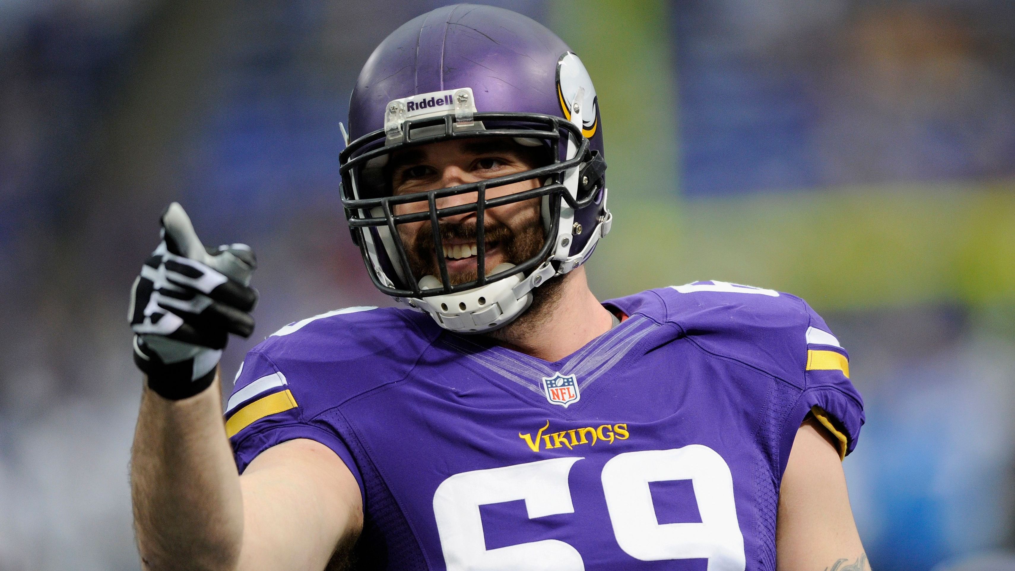 <strong>Jared Allen</strong><br>- Position: Defensive End<br>- Teams: Kansas City Chiefs (2004 - 2007), Minnesota Vikings (2008 - 2013), Chicago Bears (2014 - 2015), Carolina Panthers (2015)<br>- Größte Erfolge: 4x First-team All-Pro, 5x Pro Bowl, 2x NFL Sack Leader