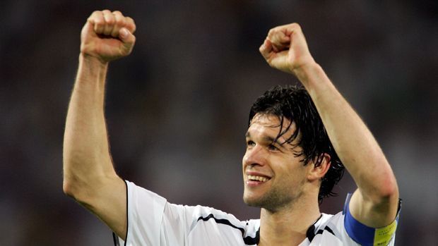 
                <strong>Michael Ballack</strong><br>
                Platz 8: Michael Ballack. 42 Tore, 98 Spiele, Tore/Spiel: 0,429
              