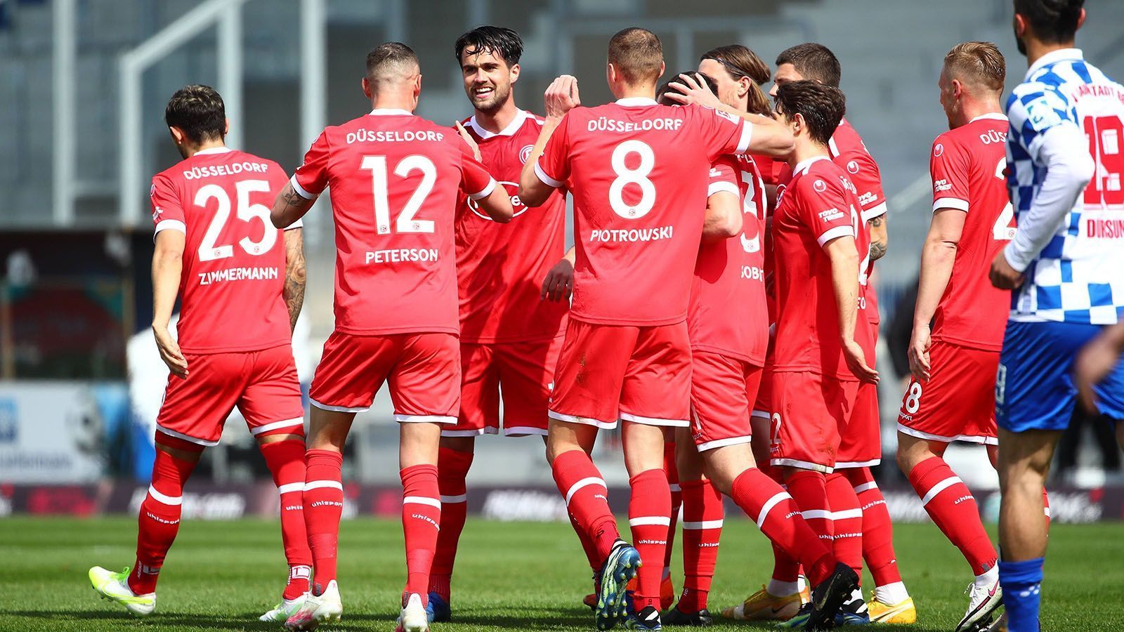 
                <strong>Fortuna Düsseldorf (4. Platz - 49 Punkte)</strong><br>
                &#x2022; 31. Spieltag: SC Paderborn (A) - <br>&#x2022; 32. Spieltag: Eintracht Braunschweig (H) - <br>&#x2022; 33. Spieltag: Erzgebirge Aue (H)<br>&#x2022; 28. Spieltag: Karlsruher SC (H)  - <br>&#x2022; 34. Spieltag: Greuther Fürth (A)<br>
              