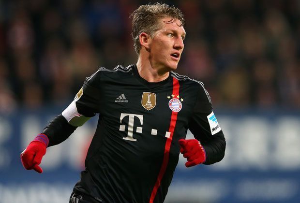 
                <strong>Bastian Schweinsteiger (Deutschland)</strong><br>
                Der neue deutsche Kapitän entschied sich natürlich sehr mannschaftsdienlich. Platz 1: Neuer / Platz 2: Lahm / Platz 3: Müller.
              