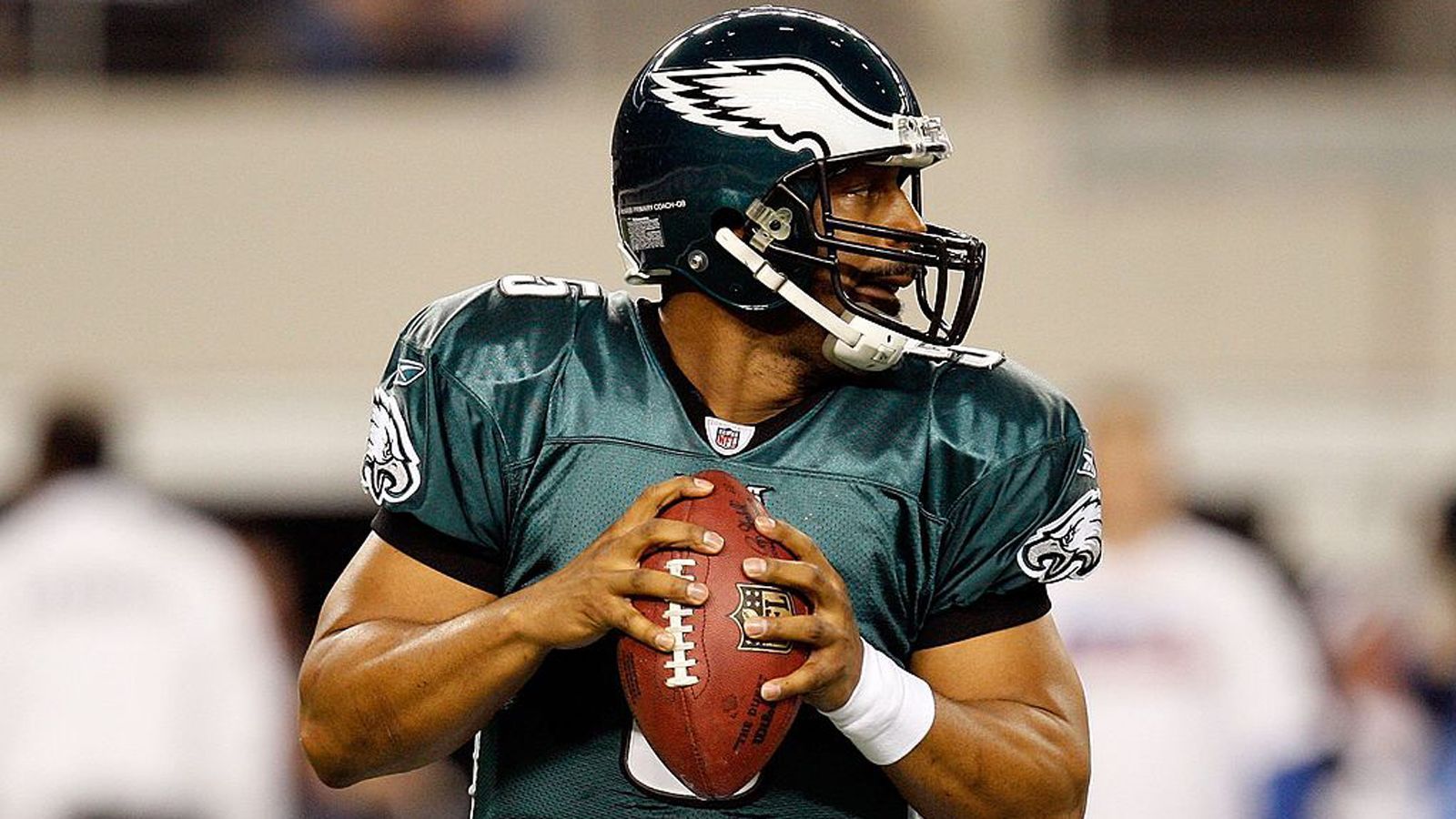 
                <strong>Philadelphia Eagles</strong><br>
                Donovan McNabb (216 Touchdown-Pässe)        
              