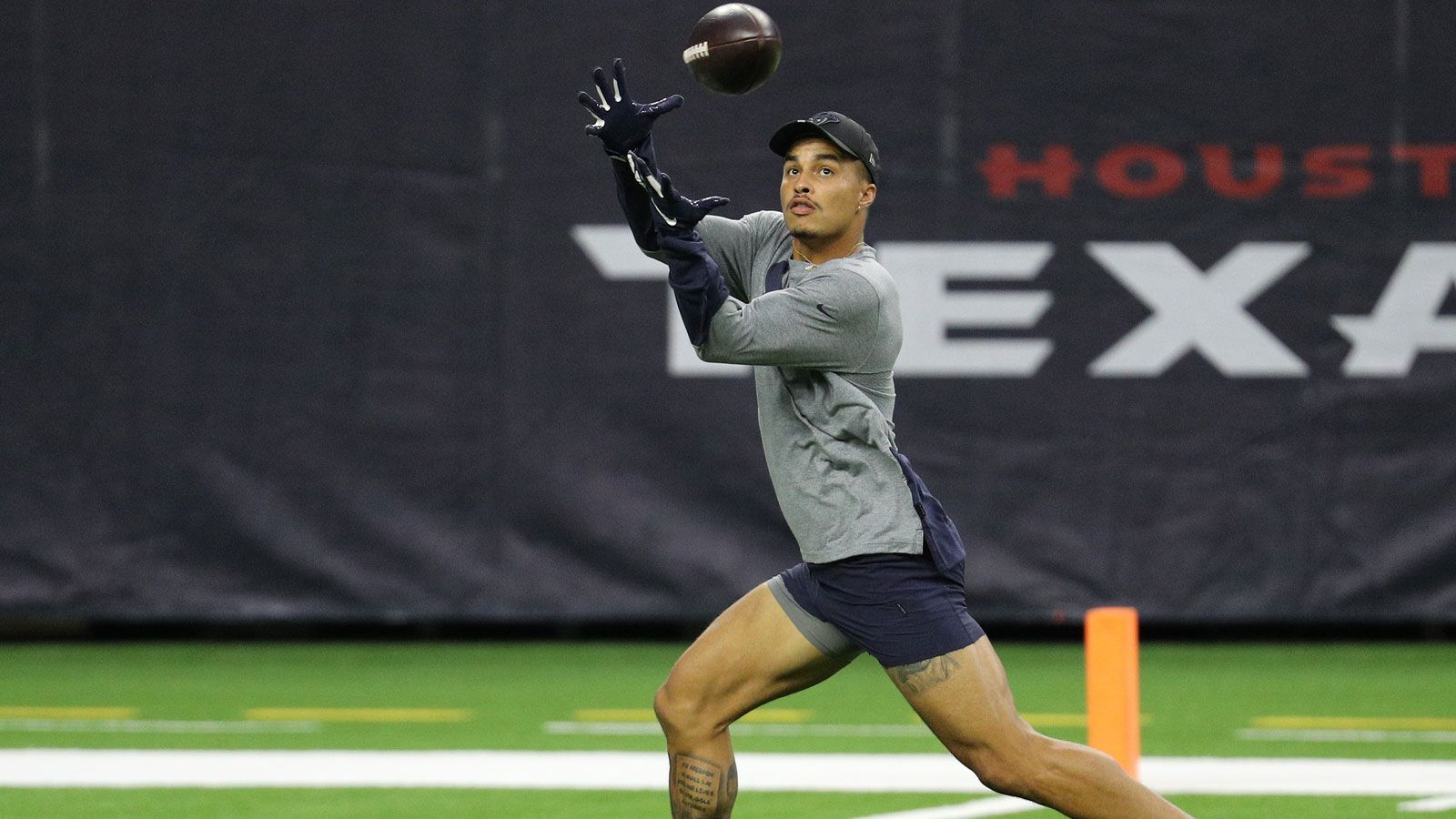 
                <strong>Kenny Stills (Wide Receiver)</strong><br>
                &#x2022; Letztes Team: Buffalo Bills - <br>&#x2022; Status: Unrestricted Free Agent - <br>&#x2022; Letztes Gehalt (Saison 2020): keine offizielle Angabe (nur Teil des Practice Squad) - <br>&#x2022; Alter: 29 Jahre<br>
              