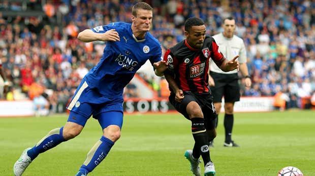 
                <strong>Robert Huth</strong><br>
                Robert Huth: Leicester City schwebt weiterhin auf der Erfolgswelle - und ein Deutscher ist mittendrin: Robert Huth. Der WM-Teilnehmer von 2006 feiert mit seinem Team einen 3:2-Sieg gegen Aston Villa. Erst in den letzten Minuten drehen die "Foxes" einen Rückstand noch zum 3:2-Sieg und klettern auf Platz zwei.
              