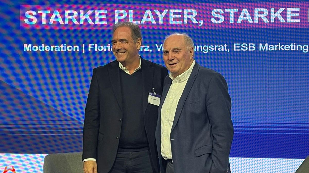 Uli Hoeneß (r.) mit Moderator Carsten Schmidt