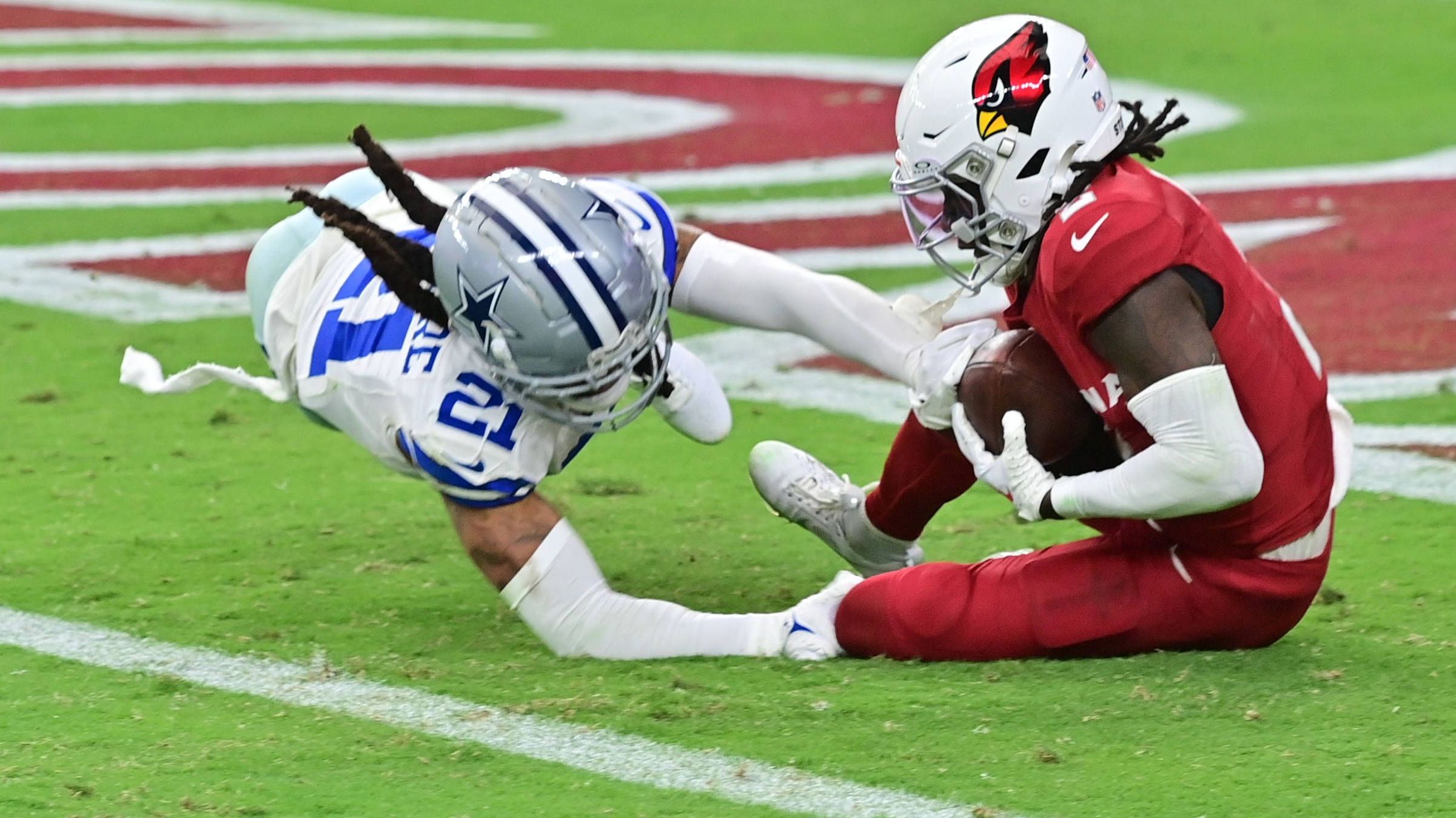 <strong>Verlierer: Die Defense der Dallas Cowboys</strong><br>Bei den Arizona Cardinals wurden die Cowboys jedoch kalt geduscht. Mit 28:16 verlor Dallas bei einem Team, das viele Experten als eins der schwächsten in dieser Saison ansahen. "Jetzt habt ihr Medien, was ihr wolltet", sagte Dak Prescott nachher schnippisch. Die "Medien" sprachen jedenfalls nicht von einer undefeated season...