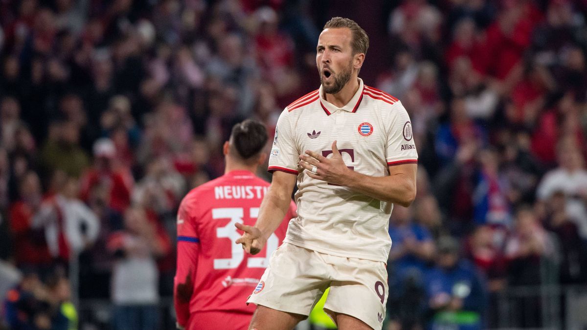 Harry Kane (FC Bayern Muenchen, 09) jubelt ueber das Tor zum 6:2 per Elfmeter, Ivan Nevistic (GNK Dinamo, 33) aergert sich, GER, FC Bayern Muenchen vs. GNK Dinamo Zagreb, Fussball, Champions League...