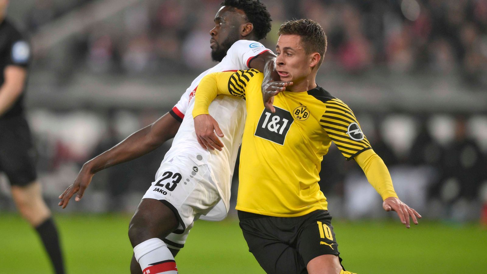 
                <strong>Thorgan Hazard</strong><br>
                Der Belgier versucht viel, bleibt aber über weite Strecken des Spiels glücklos. ran-Note: 4
              