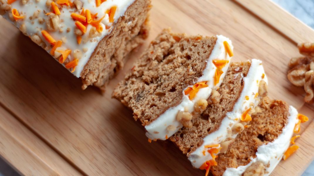 Gesunder Genuss: Den Low-Carb Karottenkuchen mit natürlicher Süße und luftiger Textur muss man einfach lieben.