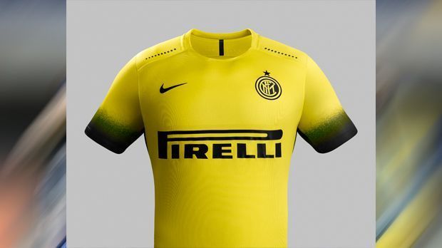 
                <strong>Inter Mailand (Ausweichtrikot)</strong><br>
                Inter überrascht seine Fans. In dieser Saison spielen die Stars der Nerazzurri teilweise im speziell kreierten gelben Jersey. Dabei ist die Farbe für die Schwarz-Blauen gar nicht so ganz neu: Schon in der Vergangenheit feierten die Italiener Erfolge im gelben Trikot.
              