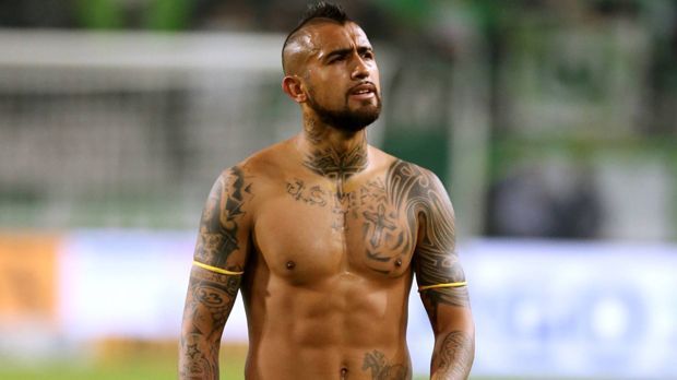 
                <strong>Arturo Vidal</strong><br>
                Arturo Vidal: Der Chilene ist eine auffällige Figur auf dem Fußballplatz. Mit seinem aggressivem Äußeren könnte er perfekt Bonds Gegenstück spielen.
              