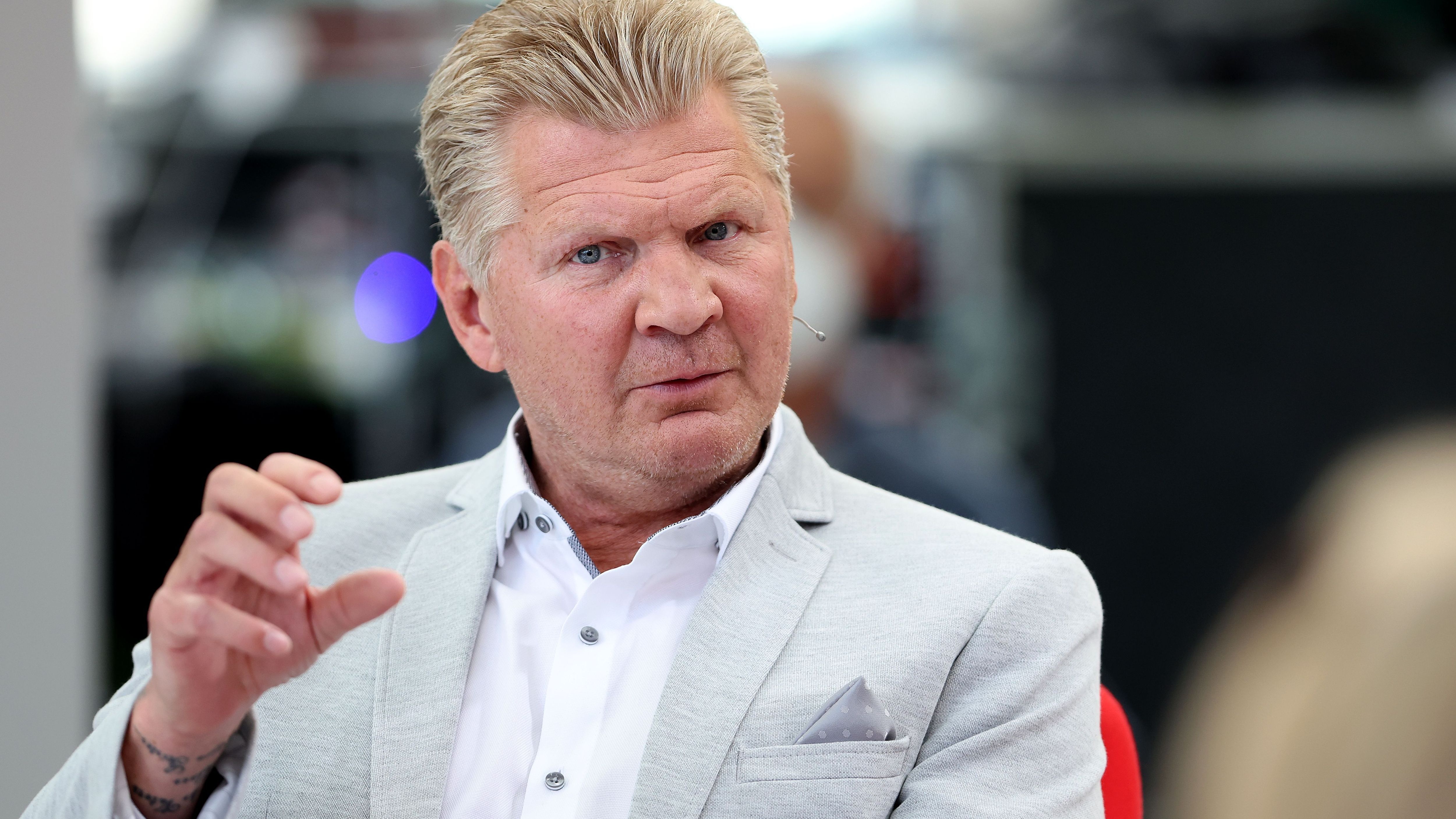 <strong>"Rettig tut dem DFB gut"</strong><br>Für den früheren Bayern-Star Stefan Effenberg, selbst ein Freund deutlicher Worte, ist die Ernennung Rettigs "keine falsche Entscheidung". "Rettig ist ein streitbarer Charakter, der für Reibung sorgt. So ein Mann tut dem DFB gut. Es ist nicht wichtig, dass es jedem gefällt", so Effe im "Doppelpass".