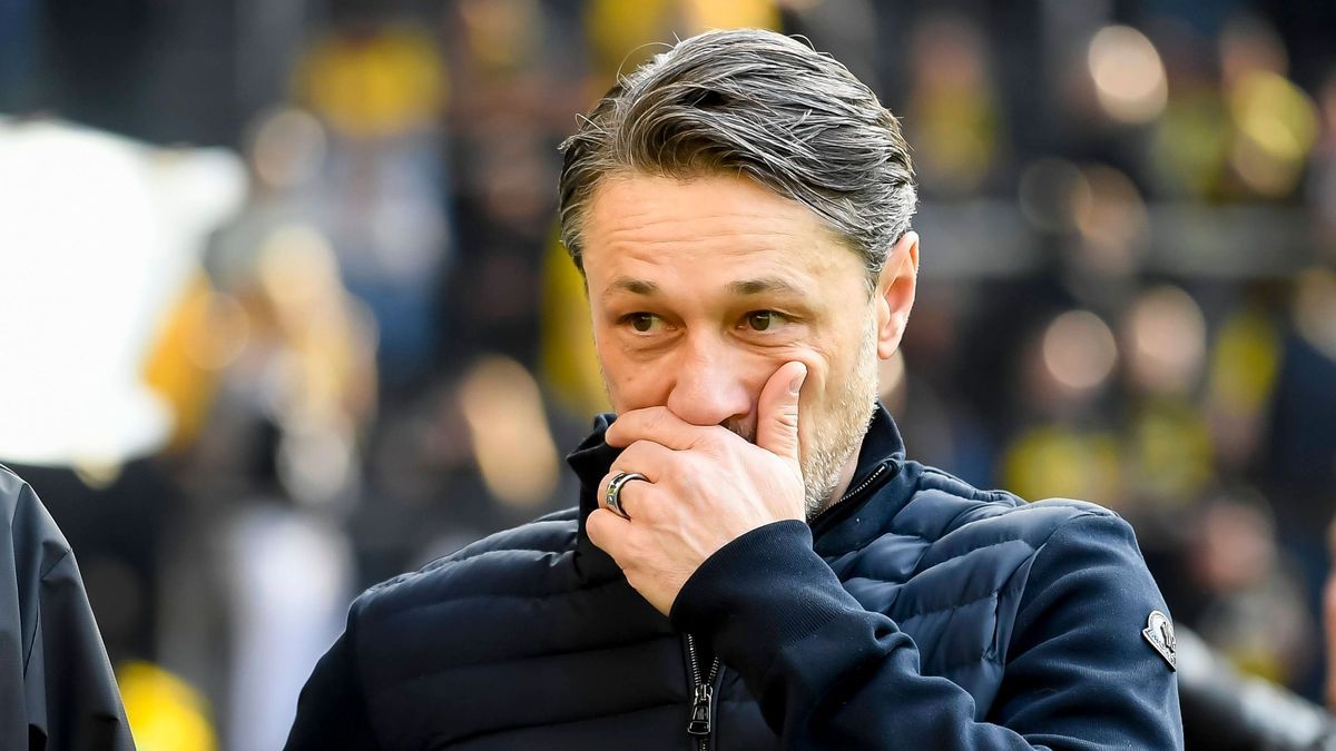 Trainer Niko Kovac (Borussia Dortmund) schaut waehrend des Spiels der 1. Bundesliga zwischen Borussia Dortmund und FC Augsburg, SIGNAL IDUNA PARK am 08. March 2025 in Dortmund, Deutschland. (Foto v...