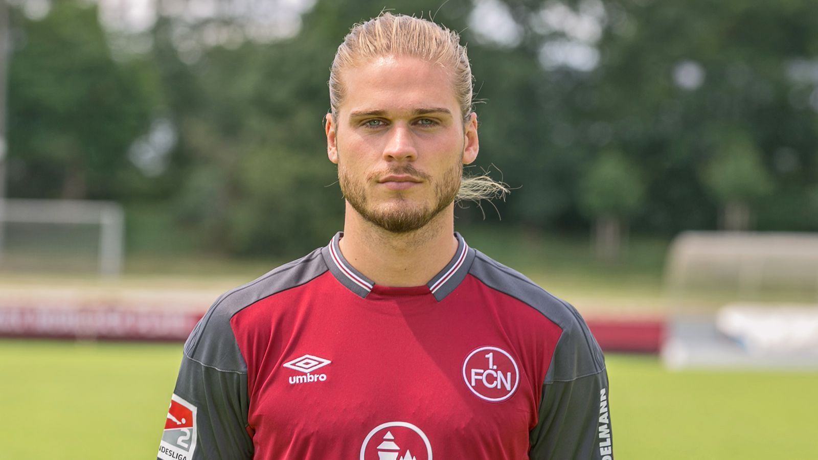 
                <strong>Rurik Gislason</strong><br>
                Im Sommer 2015 wechselte Gislason für 250.000 Euro Ablöse vom FC Kopenhagen zum 1. FC Nürnberg. 35-mal stand er für den Klub auf dem Platz, konnte dabei aber keinen Treffer erzielen. Sein ablösefreier Wechsel Anfang 2018 nach Sandhausen zahlte sich schnell aus: In 15 Rückrunden-Spielen schoss Gislason drei Treffer.
              