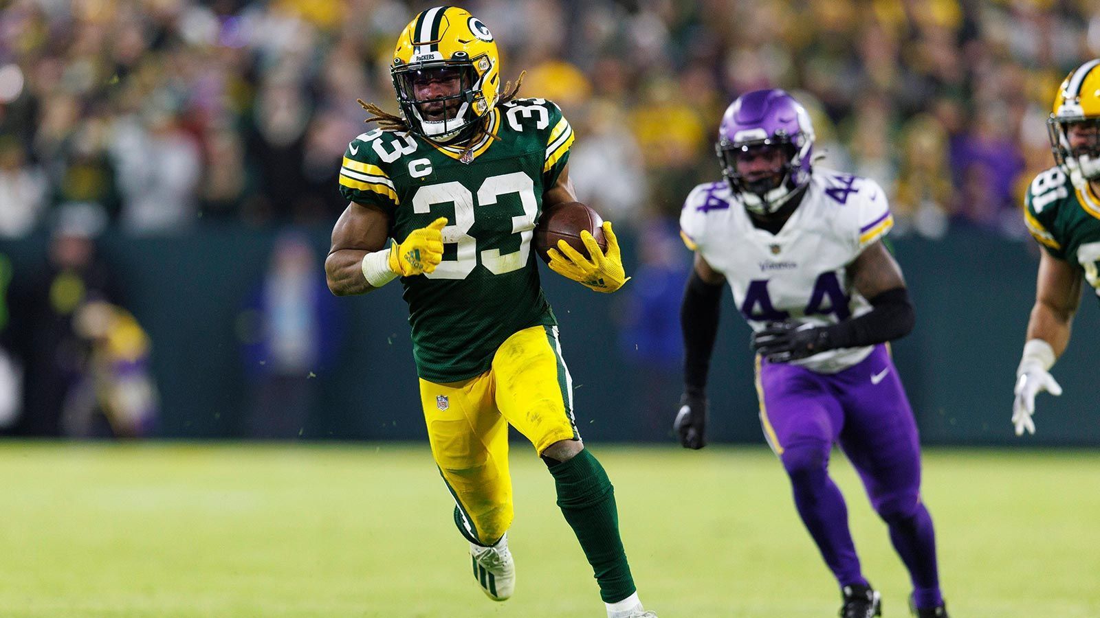 
                <strong>Platz 12: Aaron Jones</strong><br>
                &#x2022; Rushing Touchdowns: 43<br>&#x2022; Aktuelles Team: Green Bay Packers<br>&#x2022; In der NFL seit: 2017<br>
              