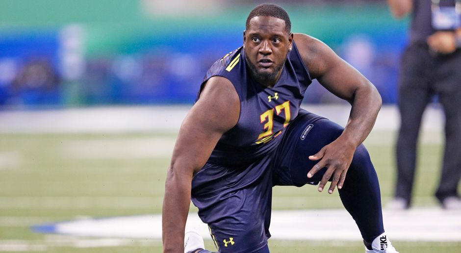 
                <strong>Pick 23 – New York Giants: Cam Robinson (Offensive Line, Alabama)</strong><br>
                Was wurde nicht alles über den ehemaligen First-Round-Pick Ereck Flowers gemeckert: Der Tackle entwickele sich nicht annähernd so gut, wie sich die Giants erhoffen. Nun wird nachgebessert. Cam Robinson ist einer der athletischsten Talente in der Offensive Line und hatte fantastische Combine-Werte. Robinson ist ein Day-One-Starter, der den alternden Eli Manning beschützen kann.
              