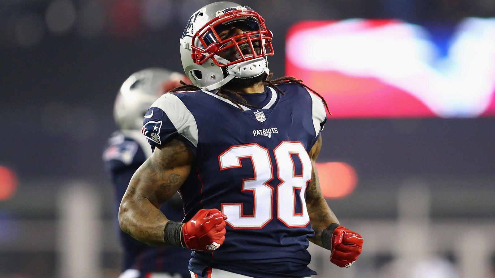 
                <strong>Brandon Bolden (New England Patriots)</strong><br>
                Brandon Bolden bestätigte seine Rückkehr auf Social Media: "Ja, ich werde zurückkommen". Der Running Back kam 2012 zu den New England Patriots, verbrachte dort sieben seiner acht NFL-Saisons. In der vergangenen Spielzeit stellte er mit vier Touchdowns seinen persönlichen Rekord auf.
              