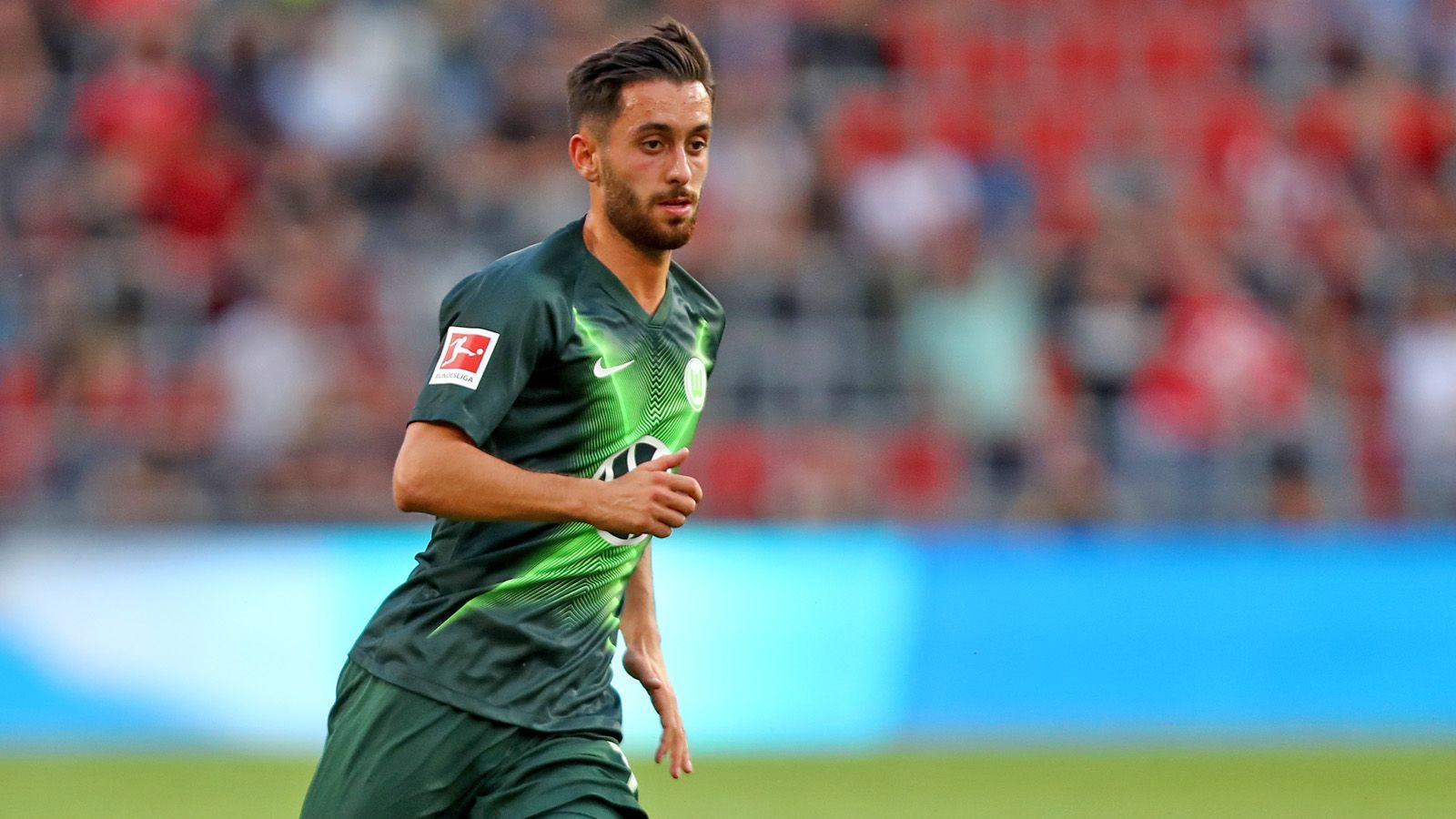 
                <strong>Yunus Malli (VfL Wolfsburg)</strong><br>
                Yunus Malli ist in Wolfsburg auf dem Abstellgleis gelandet. Der 27-jährige Mittelfeld-Akteur stand zu Beginn der Bundesliga-Saison 2019/2020 unter Coach Oliver Glasner nicht einmal im Kader. Malli kam im Winter 2017 zu den Wölfen und unterschrieb einen Vertrag bis 2021 - inklusive Ausstiegsklausel. Damals soll diese laut "Bild" 30 Millionen betragen haben, jährlich ist die Summe wohl aber kleiner geworden. Sein Marktwert im Sommer 2019 liegt laut "Transfermarkt.de" bei nur noch fünf Millionen Euro.
              