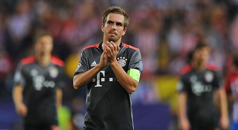 
                <strong>Philipp Lahm</strong><br>
                Abwehr: Philipp Lahm - FC Bayern München, 15 Jahre. Im Sommer 2001 ging es für den Linksverteidiger aus der Bayern-Jugend hoch in die Reserve des FCB, schon ein Jahr später bekam er einen Platz im Profi-Team. Zwischen 2003 und 2005 war Lahm zwar an den VfB Stuttgart verliehen, kehrte danach aber nach München zurück und ist mittlerweile eine FCB-Legende. Kein aktiver Bundesliga-Profi ist länger bei seinem aktuellen Klub unter Vertrag als der Kapitän der Münchner. 
              