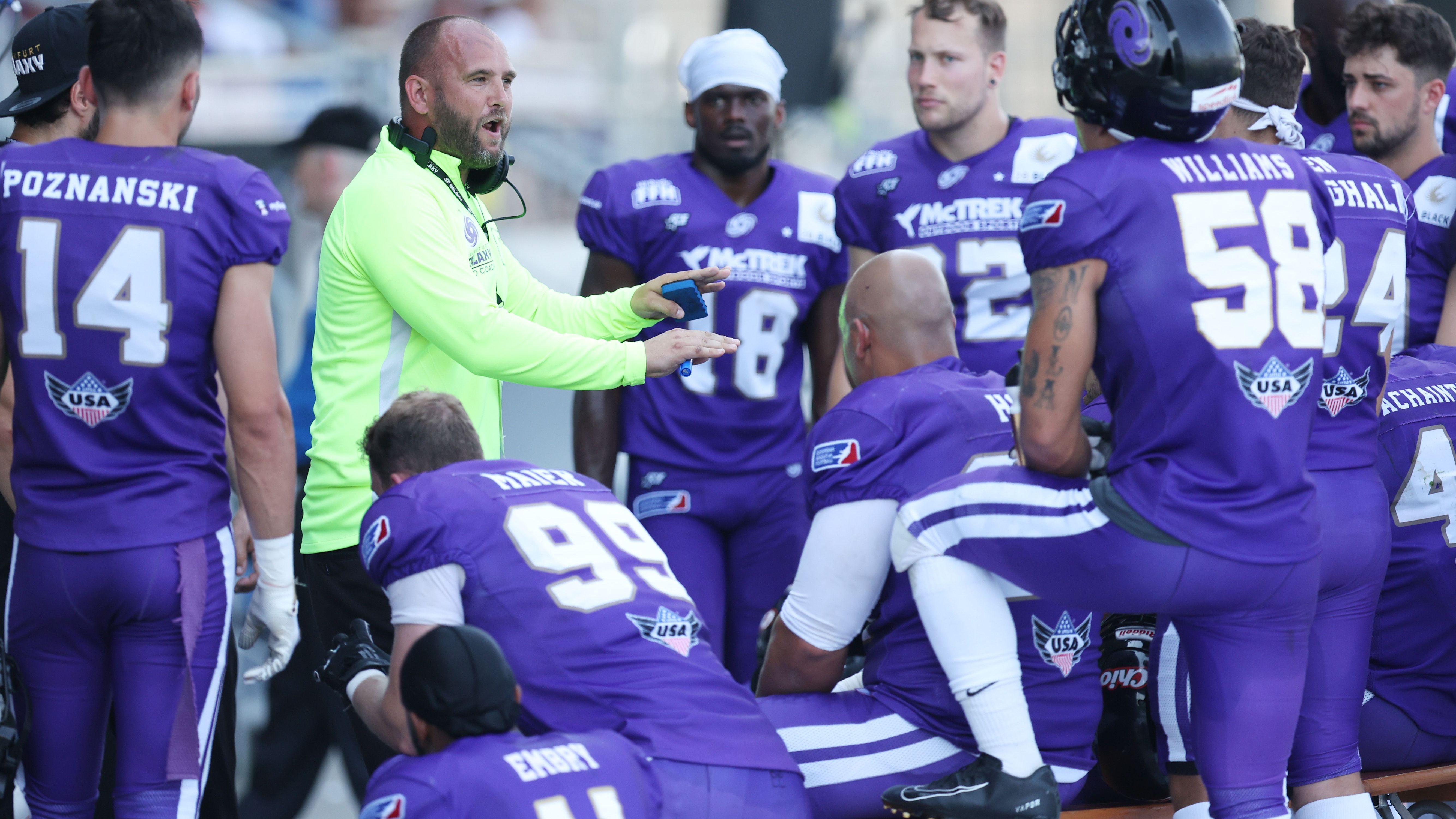 <strong>2. Frankfurt Galaxy</strong> (letzte Woche: 3.) Die 38:48 Niederlage gegen Rhein Fire hatte – abgesehen vom Ergebnis - viel Positives. 38 Punkte gegen ein Team, das zuvor nie mehr als 28 Punkte zugelassen hat. Eine Offense, die sich wieder schnell über das Feld bewegt. Und ein Wide Receiver Core, der seinesgleichen in der Liga sucht: Jakeb Sullivan fand insgesamt wieder neun unterschiedliche Receiver.