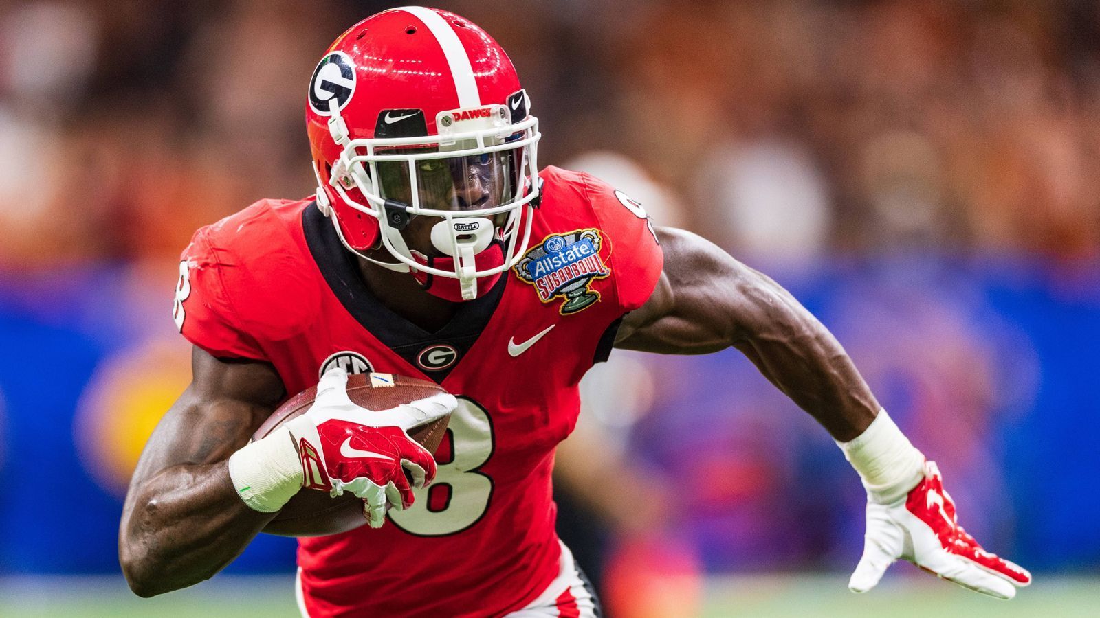 
                <strong>Riley Ridley (Georgia)</strong><br>
                Sein großer Bruder Calvin Ridley wurde in der vergangenen Saison in Runde 1 von den Atlanta Falcons gedraftet und hat eine starke Saison hingelegt. Nun folgt Riley Ridley ihm in die NFL. Ob er auch in der 1. Runde gepickt wird? In dem einen oder anderen Mock-Draft taucht er tatsächlich in der 1. Runde auf. Nüchtern betrachtet ist er aber eher ein Kandidat für eine spätere Runde. In den ersten beiden College-Spielzeiten fehlte ihm noch jegliche Effektivität. Vergangene Saison lief es besser: Der 1,88 Meter große Passempfänger kam auf 559 Receiving-Yards und 9 (!) Touchdowns. Er ist sehr fangsicher, bringt aber wohl nicht genug Geschwindigkeit mit, um in einem NFL-Team der Nummer-1-Receiver zu sein.  
              