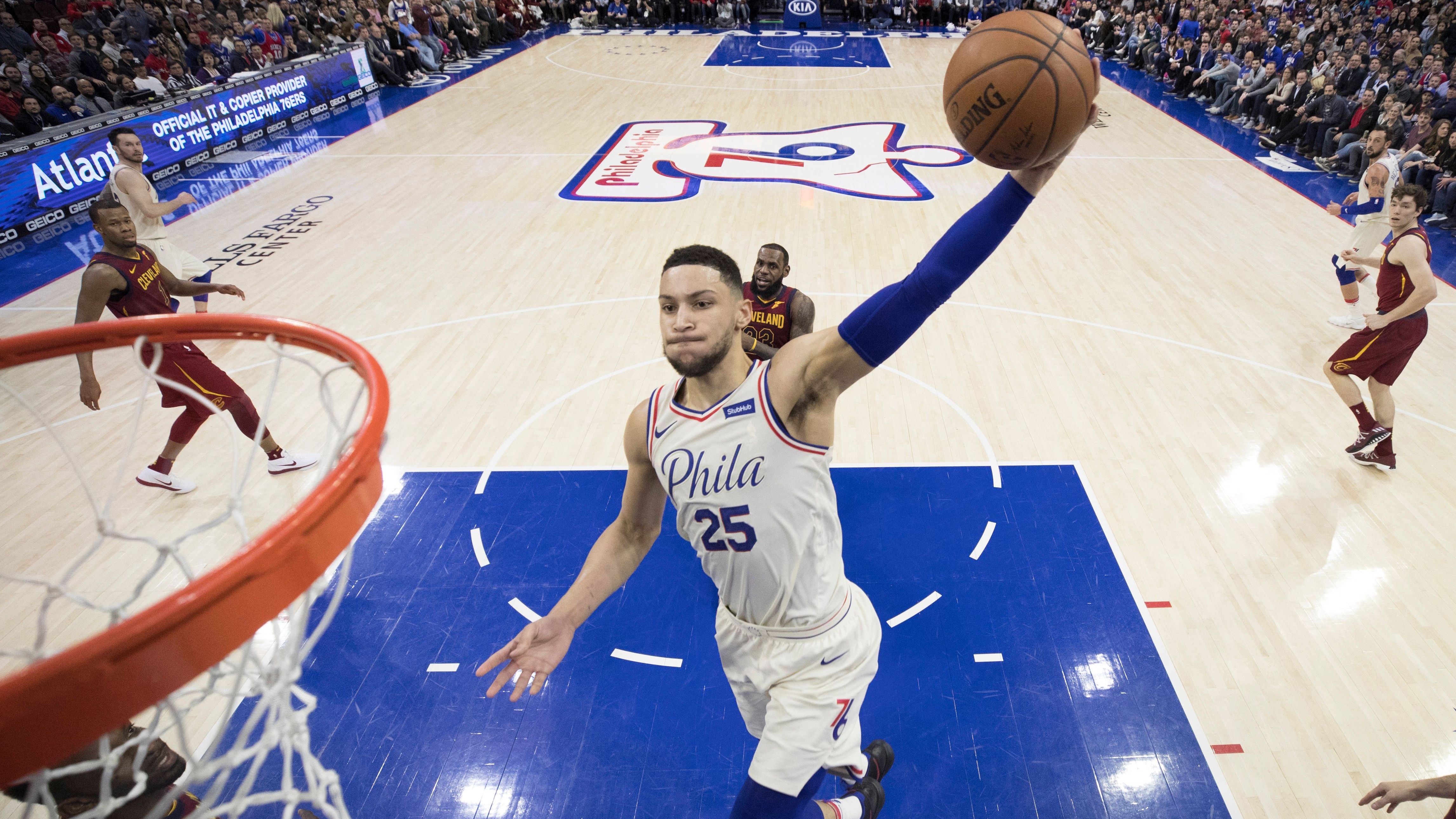 <strong>Ben Simmons (Philadelphia 76ers) - 1. Pick 2017</strong><br>Seine Rookie-Saison verpasste Ben Simmons noch verletzt. In der kommenden Spielzeit zeigte er, warum ihn die Sixers an der eins gedraftet haben. Simmons war direkt der beste und vielseitigste Verteidiger des Teams und lieferte zudem Playmaking und Zug zum Korb. Die Stats des "Rookie of the Year": 15,8 Punkte, 8,1 Rebounds und 8,2 Assists.