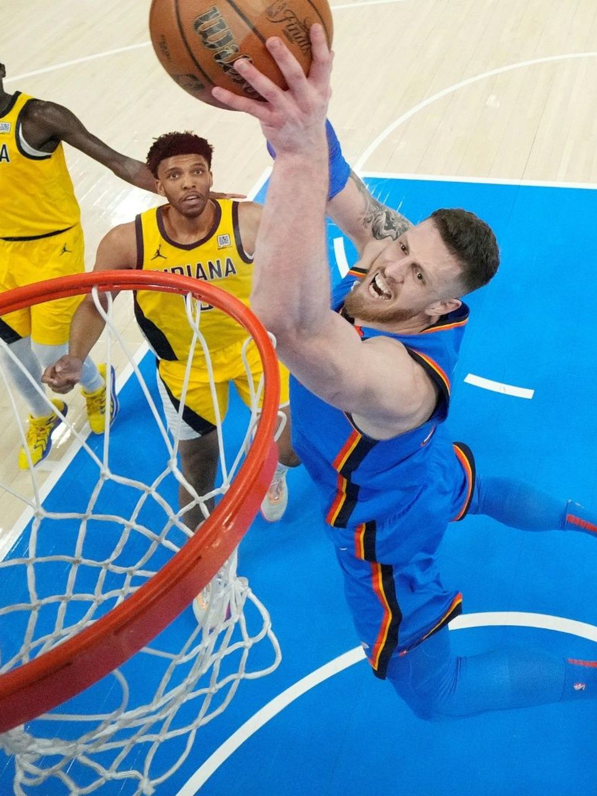 Versenkt den Ball: Isaiah Hartenstein