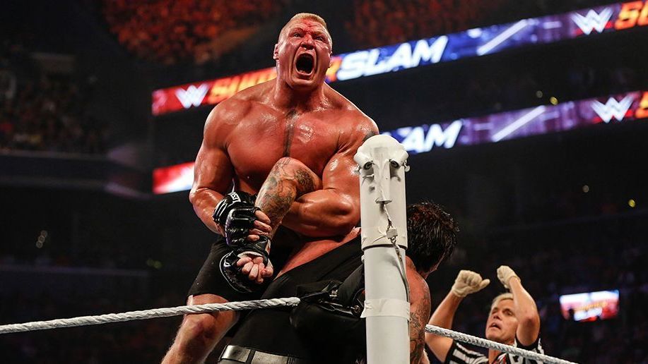 <strong>Brock Lesnar</strong><br>
                Kaum zu glauben, aber wahr: WWE-Star Brock Lesnar schaffte es einst in das Trainingscamp der Minnesota Vikings. Seine Football-Karriere sollte jedoch nicht lange andauern. Nach kurzer Zeit entschied er sich für eine MMA-Karriere in der UFC, bevor er 2012 in das Wrestling-Geschäft einstieg.
