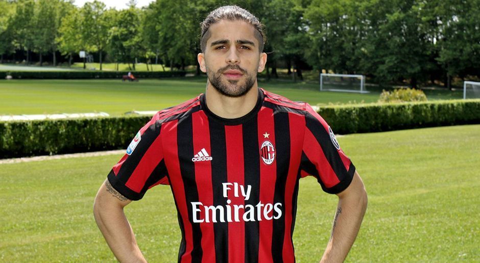 
                <strong>Ricardo Rodriguez</strong><br>
                ... Mit Ricardo Rodriguez (vom VfL Wolfsburg) wechselt ein Bekannter aus der Bundesliga nach Mailand. Zudem sind Mateo Musacchio (vom FC Villareal) und der hoch talentierte Franck Kessie (von Atalanta Bergamo) ab der nächsten Saison Rossoneri. Rund 80 Millionen Euro hat Mailand ausgegeben. Und das Transferfenster schließt bekanntlich erst am 31. August.
              