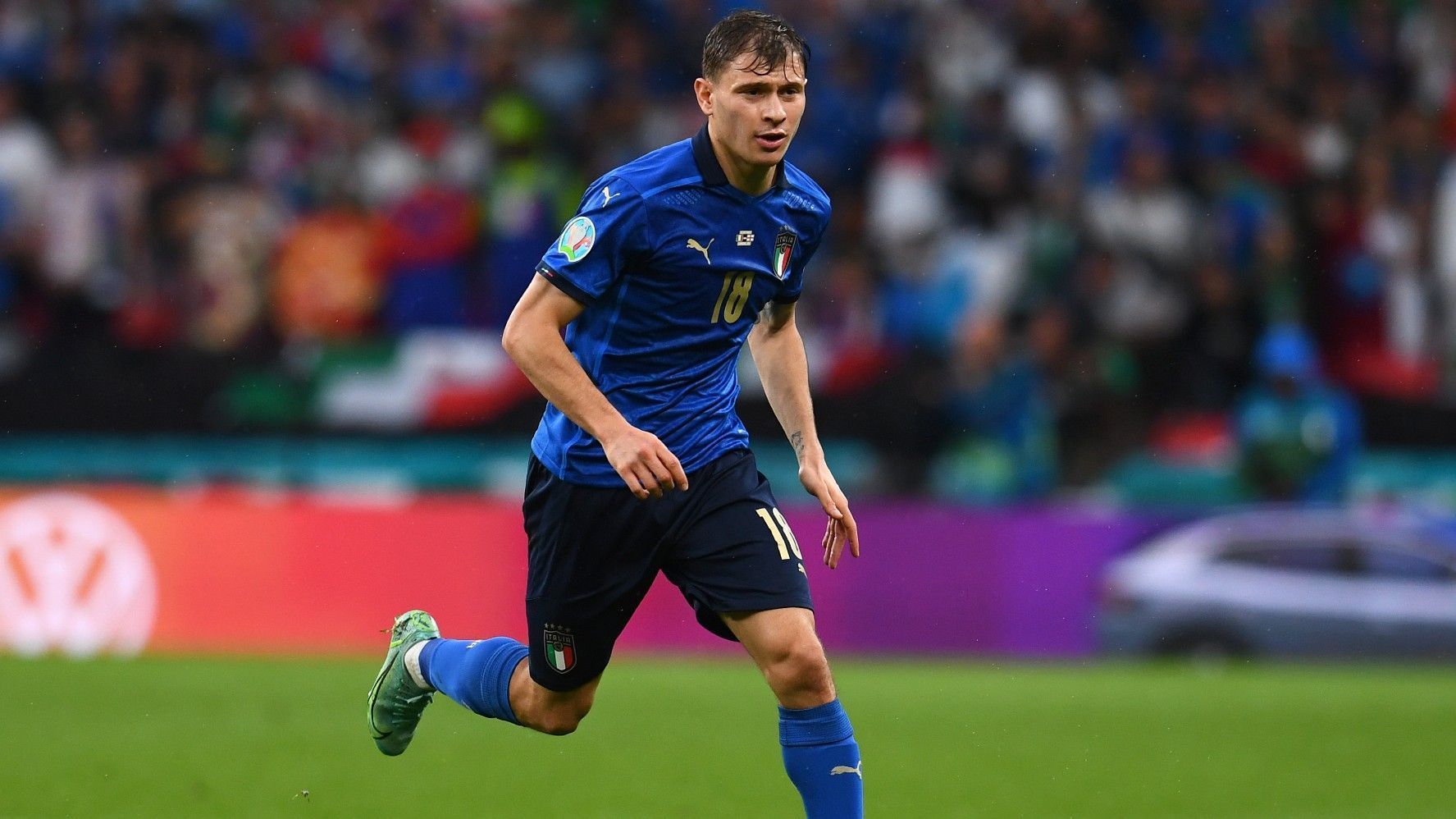 
                <strong>Nicolo Barella (Italien)</strong><br>
                Hatte in der ersten Halbzeit mehrmals das Nachsehen gegen Shaw, konnte die englischen Angriff auf rechts oft nicht unterbinden. Ging zehn Minuten nach der Pause. ran-Note: 5
              