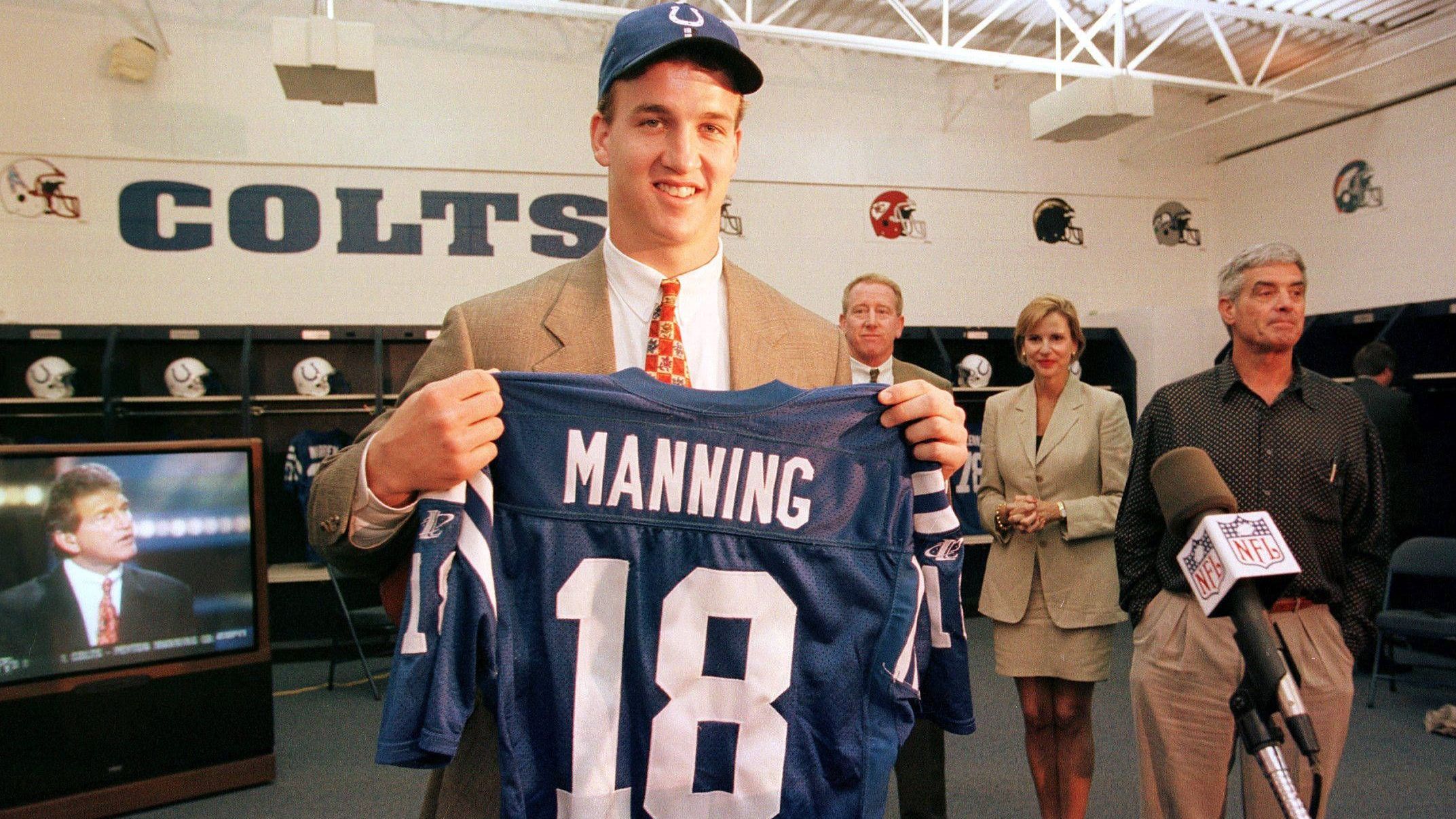 <strong>Peyton Manning - 1998</strong><br>Position: Quarterback<br>Draft-Team: Indianapolis Colts<br>Erfolge: 7x Pro Bowl, Super Bowl Champion, Pro Football Hall of Fame<br>Karriereende: 2015