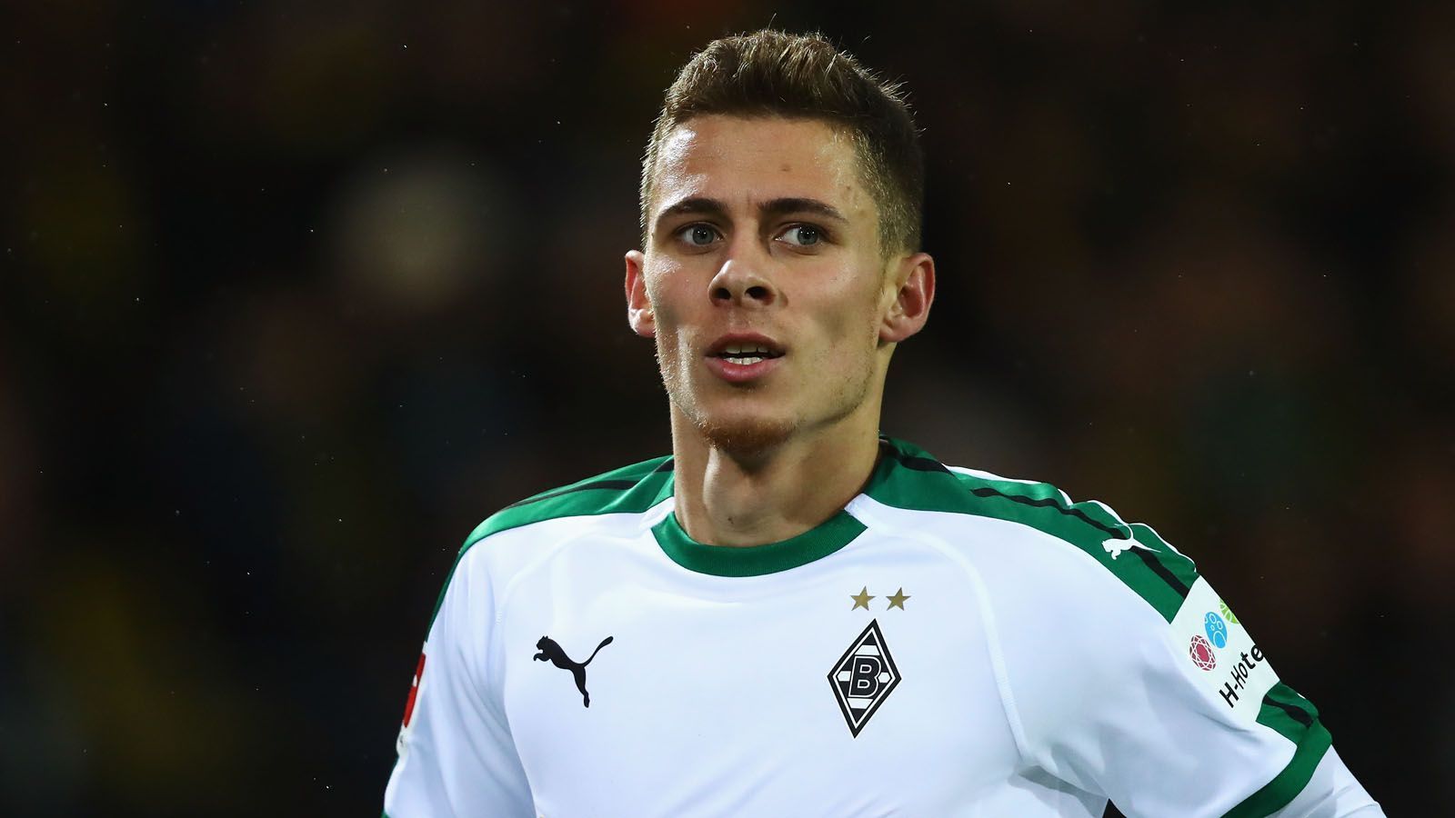 
                <strong>Thorgan Hazard ( Borussia Mönchengladbach)</strong><br>
                Der Star von Borussia Mönchengladbach spielt eine starke Saison und war an 15 Toren direkt beteiligt. Mit 25 Jahren könnte schon bald der nächste Schritt für Hazard folgen, allerdings will Gladbach den Star-Spieler bis zum Sommer halten. Neben den Bayern soll außerdem Borussia Dortmund großes Interesse und den Belgier als Pulisic-Nachfolger ausgewählt haben.
              