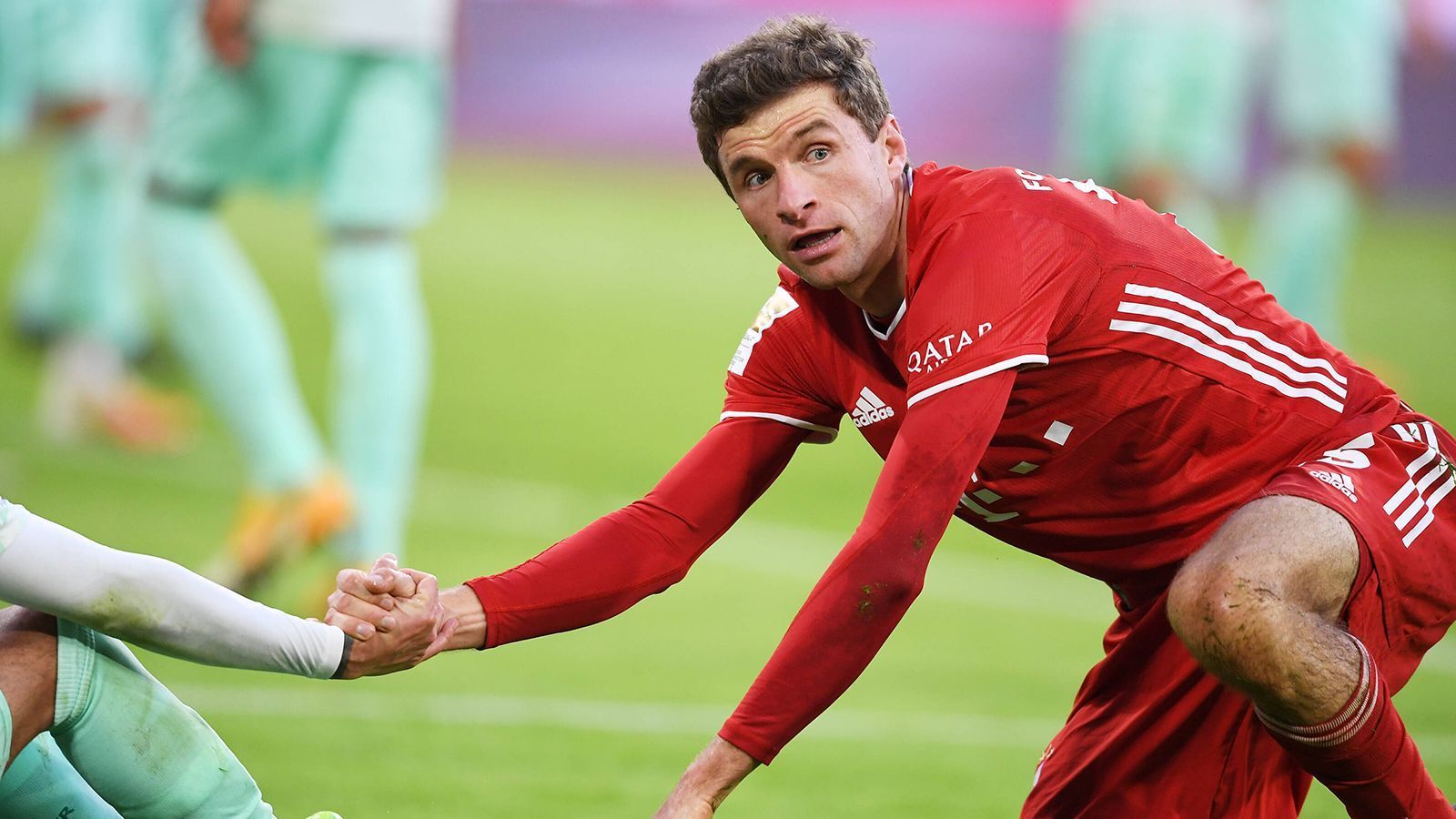 
                <strong>Thomas Müller</strong><br>
                Auch Thomas Müller wäre eigentlich ein Kandidat für eine Pause, doch Flick braucht ob der wild durchgewürfelten Startformation eine ordnende Stimme auf dem Platz - weshalb er Radio Müller als fußballerischen und taktischen Ankerpunkt in der Offensive eher nicht rausnehmen wird.
              