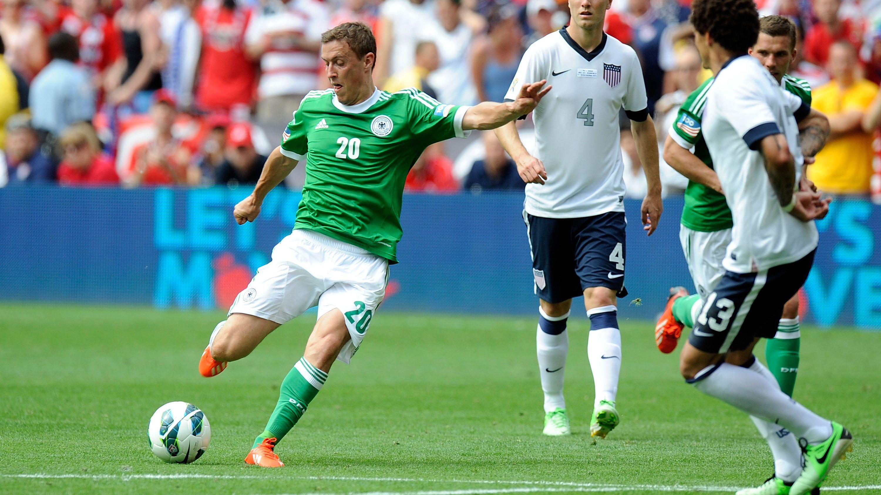 <strong>Mittelfeld: Max Kruse</strong><br><strong>Damaliger Verein:</strong> SC Freiburg<br><strong>Aktueller Verein:</strong> SC Paderborn<br><strong>Länderspiele/-tore:</strong> 14/4