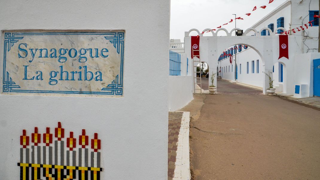 Bei einem Angriff auf die El-Ghriba-Synagoge auf Djerba sollen mindestens vier Menschen getötet worden sein.