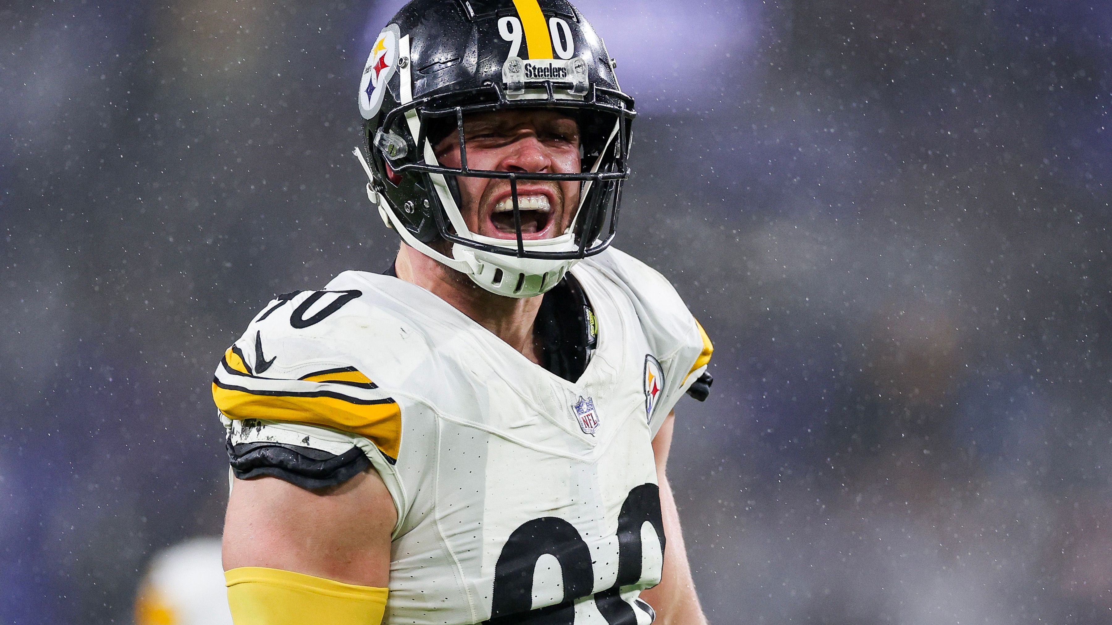 <strong>Edge Rusher: T.J. Watt (Pittsburgh Steelers)</strong> <br>"Ich denke, dass T.J. Watt der beste Spieler der NFL ist. Er spielt seit Jahren auf konstant hohem Niveau.“ <a href="https://www.ran.de/sports/american-football/nfl/news/aaron-donald-tj-watt-pittsburgh-steelers-anerkennung-359468">Diese Einschätzung stammt von Aaron Donald,</a> der bis zu seinem Karriereende der beste Defensiv-Spieler der NFL war. Natürlich widersprechen wir Donald nicht und legen uns auf den jüngeren Bruder von J.J. Watt als besten Edge Rusher fest.