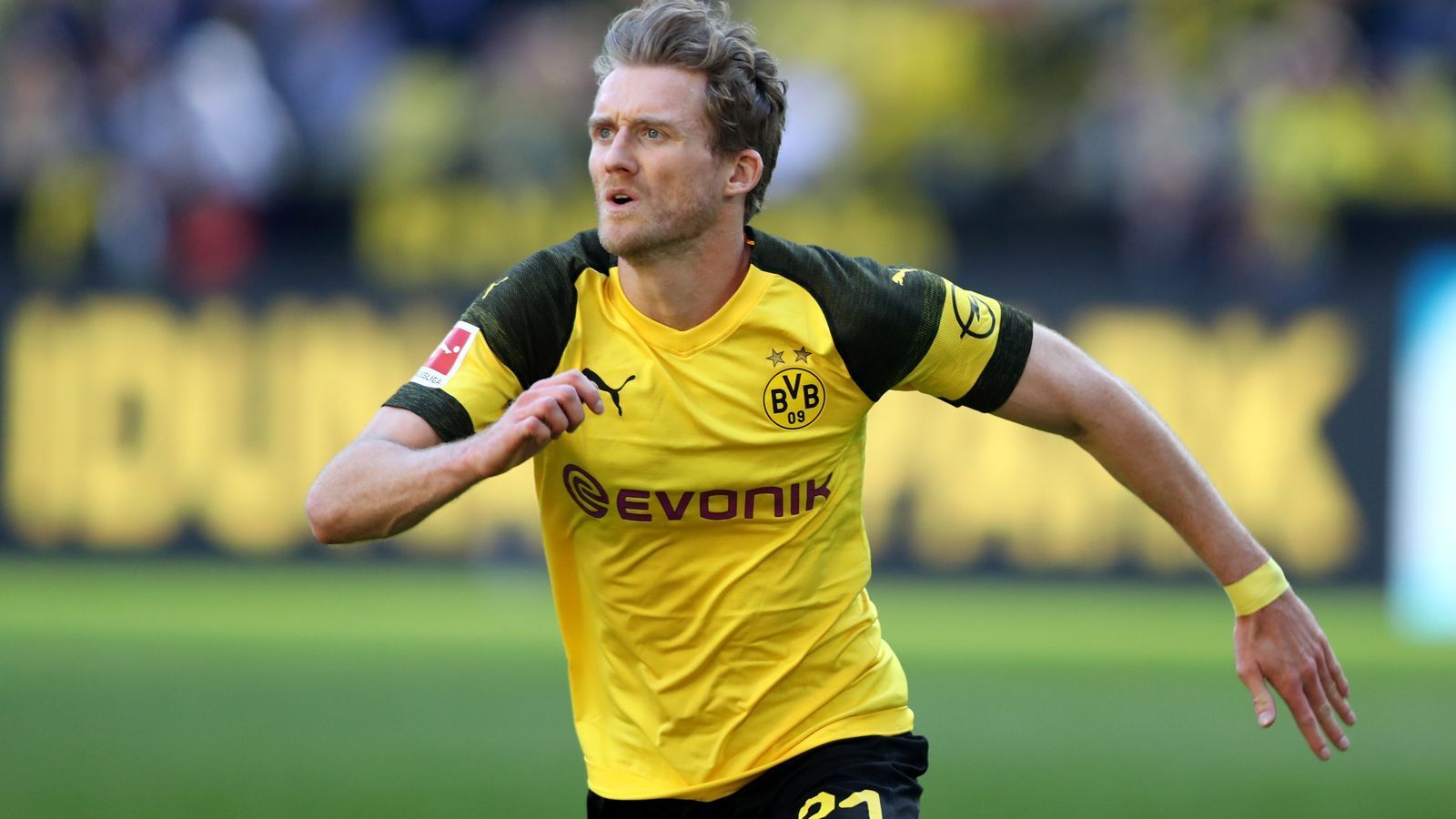 
                <strong>Andre Schürrle (Spartak Moskau)</strong><br>
                Borussia Dortmund plant nicht mehr mit Andre Schürrle. Nun hat der BVB auch eine Zwischenlösung für den Ex-Nationalspieler gefunden: Der Offensivmann hat einen Leihvertrag beim russischen Erstligisten Spartak Moskau unterschrieben. Spartak hat laut russischen Medien zudem eine Kaufoption in Höhe von acht Millionen Euro. "Wir wünschen Andre Schürrle für seine Zeit in Moskau alles Gute und den maximal möglichen Erfolg", sagte BVB-Sportdirektor Michael Zorc.
              