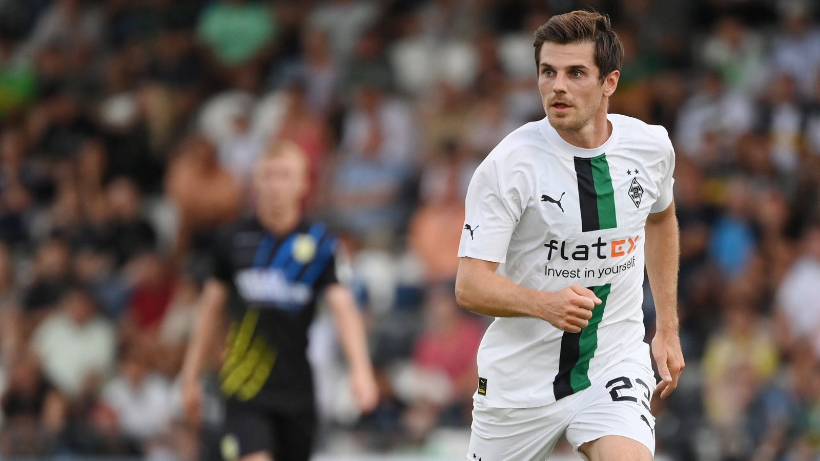 
                <strong>Platz 8 (geteilt): Jonas Hofmann</strong><br>
                &#x2022; Preis: 14 Millionen<br>&#x2022; Verein: Borussia Mönchengladbach<br>&#x2022; Punkte 2021/22: 284<br>
              