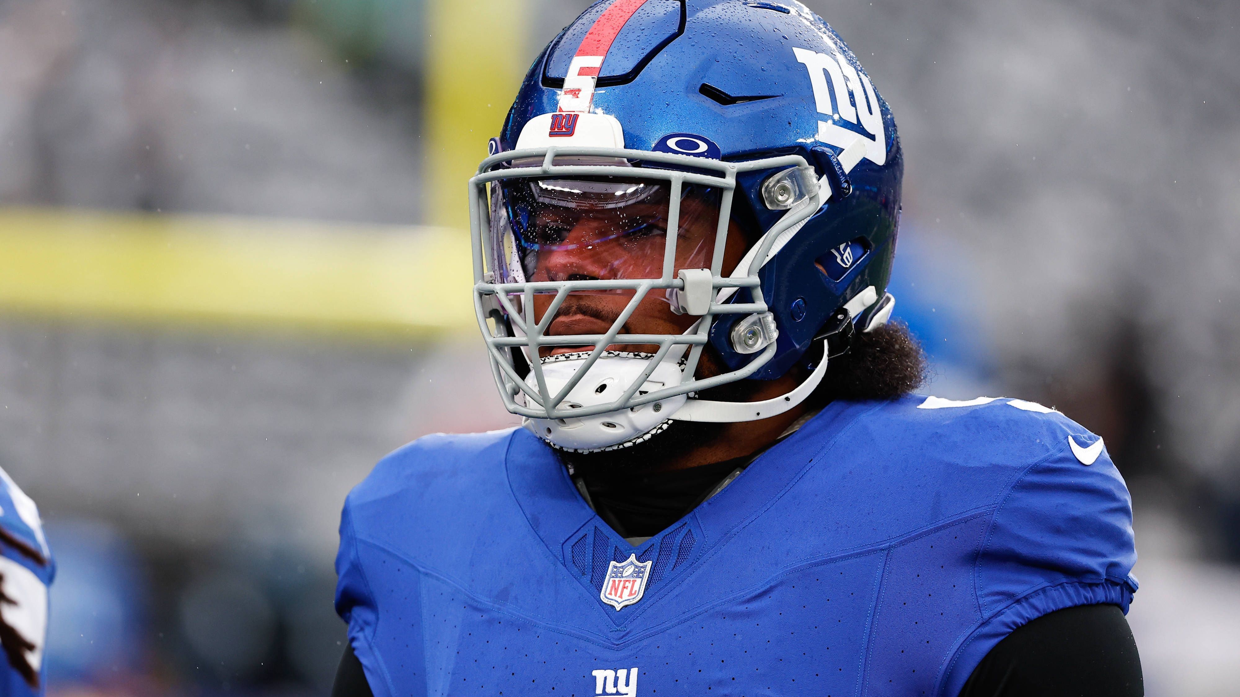 <strong>Kayvon Thibodeaux (New York Giants)</strong><br>Der Pass Rusher der Giants liefert richtig ab in seinem zweiten Jahr in der NFL. Mit 8,5 Sacks liegt Thibodeaux in dieser Wertung ligaweit auf Platz, trotz einer schwachen Saison der "G-Men". Macht der fünfte Pick des Draft 2022 so weiter, wird er definitiv im Pro Bowl zu sehen sein.