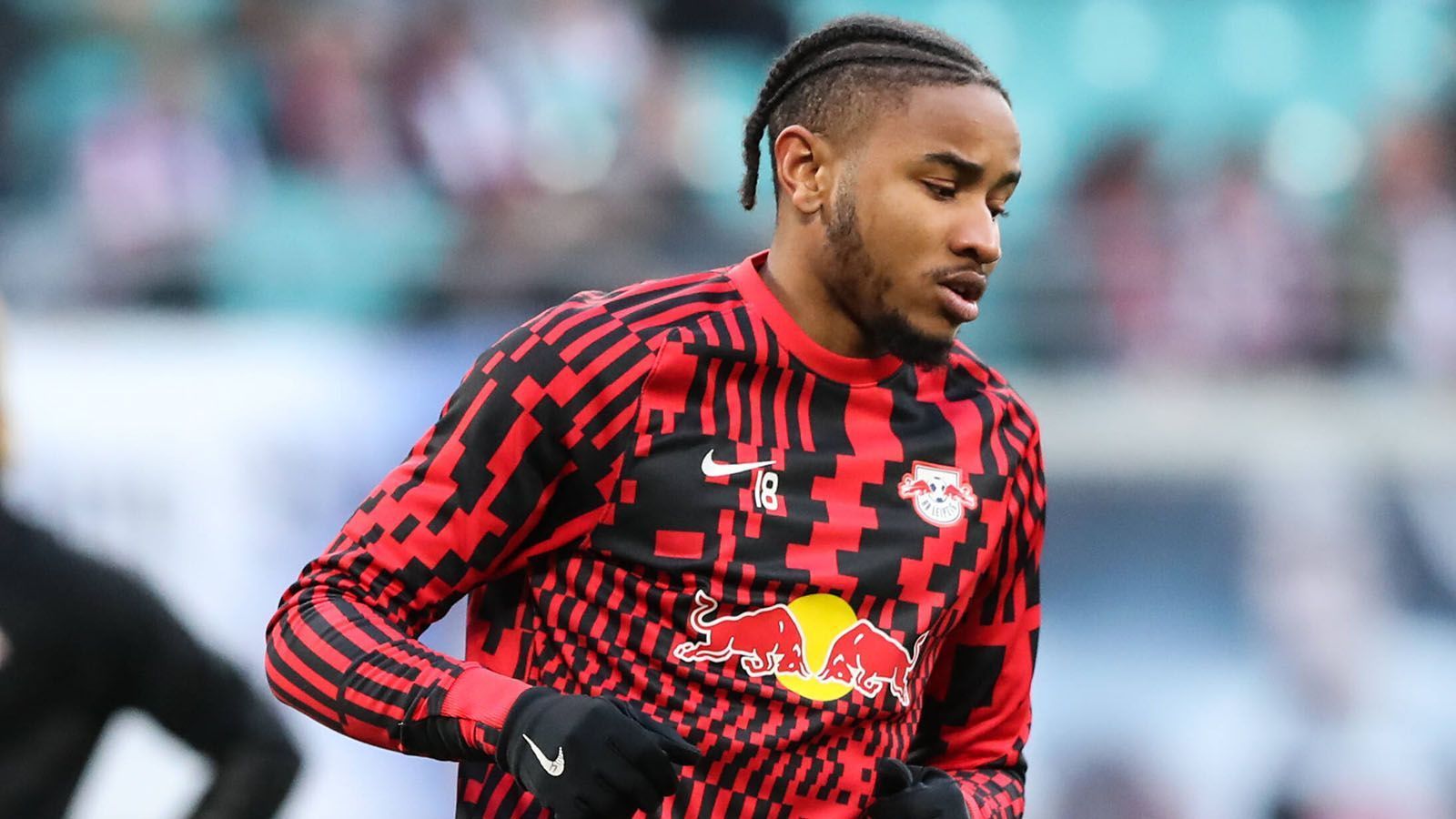 
                <strong>Offensives Mittelfeld: Christopher Nkunku (RB Leipzig) </strong><br>
                Soll das Pendant zu Thomas Müller sein. "Der französische Nationalspieler kann im Sturm flexibel agieren, ist enorm torgefährlich. 17 Treffer diese Saison sprechen eine deutliche Sprache", meint Matthäus und sieht in Nkunku "ein Spieler mit Bayern-München-Potenzial". 
              