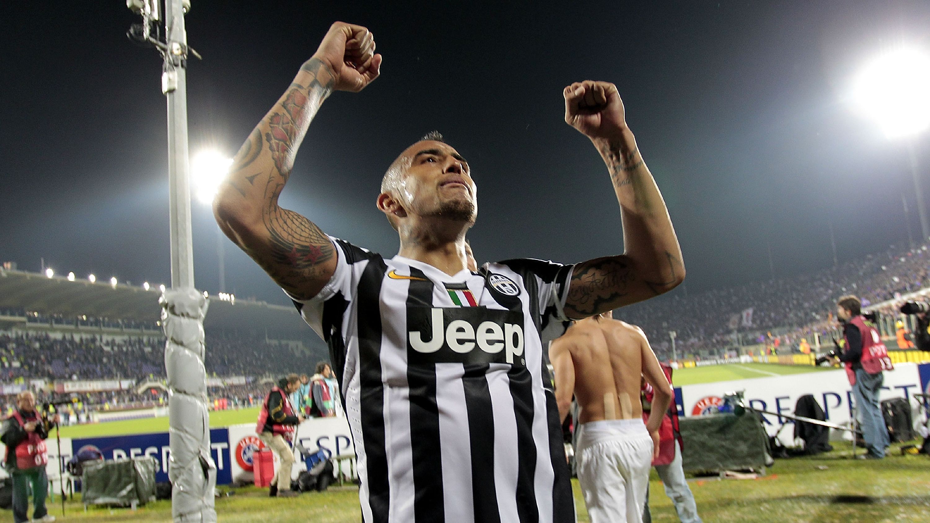 
                <strong>2013/14 Juventus Turin</strong><br>
                2013/14 verlängerte Vidal seinen Vertrag vorläufig bis 2017 und steuerte elf Treffer zur dritten Meisterschaft in Folge bei. Hattrick perfekt. Allerdings endete seine Saison aufgrund einer Knieverletzung vorzeitig. 
              