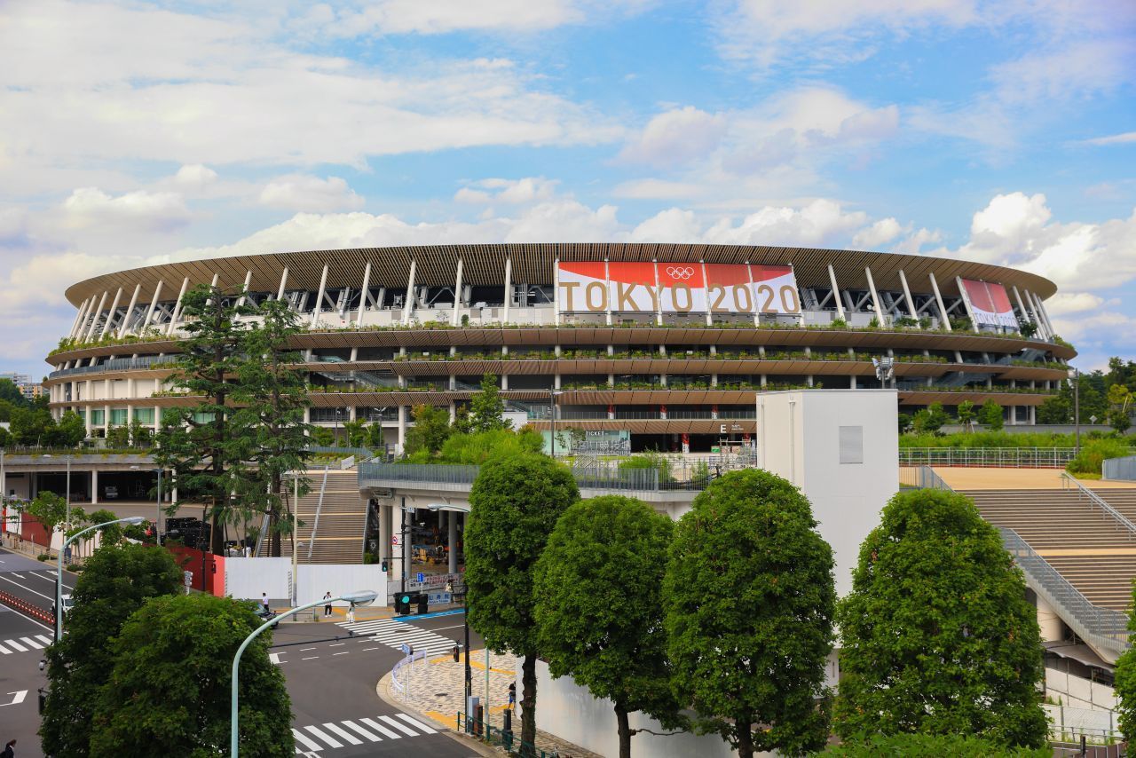 Nationalstadion: Das Olympiastadion von 1964 stand an der gleichen Stelle. Doch für 2020 ließen die Organisatorinnen und Organisatoren einen neuen Sporttempel erbauen. Hier finden die Leichtathletikwettbewerbe, das Fußballturnier und die Eröffnungs- sowie Abschlussfeier statt. Das Stadion besitzt über 60.000 Plätze, die nun kein Publikum beherbergen werden.