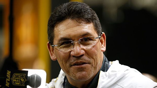 
                <strong>Ron Rivera bei der Media Night</strong><br>
                Panthers-Head-Coach Ron Rivera lässt sich noch nicht in die Karten schauen.
              