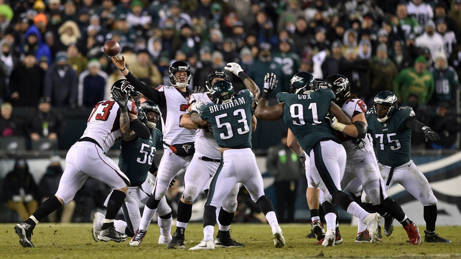 
                <strong>2018 im Lincoln Financial Field: Atlanta Falcons @ Philadelphia Eagles 12:18</strong><br>
                In Woche eins der Saison 2018 empfingen die Philadelphia Eagles die Atlanta Falcons zum Season Opener. Wie im Jahr darauf war auch dieses Spiel kein optischer Leckerbissen, Nick Foles' (119 Yards, Interception) Eagles behielten die Überhand gegenüber Matt Ryans (251 Yards, Interception) Falcons.
              