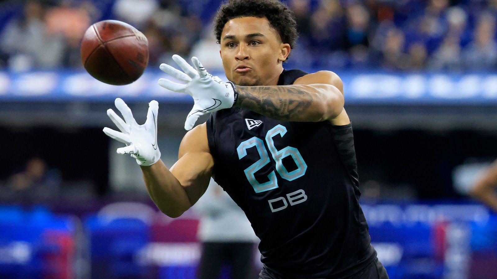 
                <strong>Kansas City Chiefs</strong><br>
                &#x2022; 21. Pick (Runde 1): Trent McDuffie (CB, Washington)<br>&#x2022; 30. Pick (Runde 1): George Karlaftis (DE, Purdue)<br>&#x2022; 22. Pick (Runde 2): Skyy Moore (WR, Western Michigan)<br>&#x2022; 30. Pick (Runde 2): Bryan Cook (S, Cincinnati)<br>&#x2022; 39. Pick (Runde 3): Leo Chenal (ILB, Wisconsin)<br>&#x2022; 30. Pick (Runde 4): Joshua Williams (CB, Fayetteville State)<br>&#x2022; 2. Pick (Runde 5): Darian Kinnard (OG, Kentucky)<br>&#x2022; 22. Pick (Runde 7): Jaylen Watson (DB, Washington State)<br>&#x2022; 30. Pick (Runde 7): Isiah Pacheco (RB, Rutgers)<br>&#x2022; 38. Pick (Runde 7): Nazeeh Johnson (DB, Marshall)<br>
              