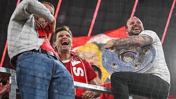 <strong>Rekorde</strong><br>- Die meisten Spiele eines Deutschen in der Champions League (163)<br>- Die meisten Tore eines Deutschen in der Champions League (56)<br>- Die zweitmeisten Siege in der Champions League (111)<br>- Die meisten Spiele der Bayern-Geschichte (inkl. Hoffenheim 751)