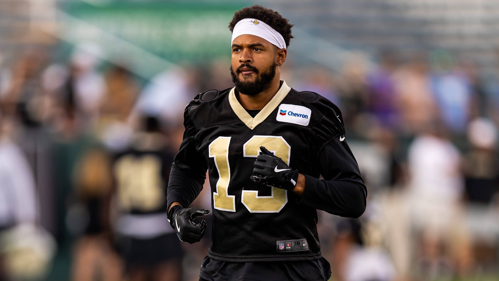 <strong>New Orleans Saints (2 deutsche Spieler)</strong><br>Nach seinen Stationen bei den Packers und den Bears wechselte Equanimeous St. Brown im Frühjahr 2024 nach New Orleans. Der Wide Receiver brachte es in der folgenden Saison jedoch lediglich auf zwei Einsätze. Er schaffte es nicht in den finalen Kader der Saints, sein Vertrag wurde aufgelöst. Deutlich erfolgreicher verlief die Zeit im "Big Easy" für....